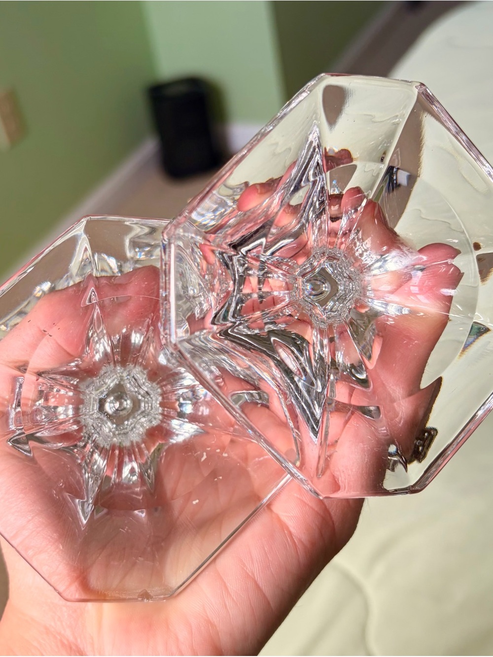 Vintage Charming Clear Glass Candlestick Holders – Elegant Pair Shiny & Bright - Picture 8 of 9